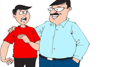 पापा-बेटे की मजेदार बातचीत, हँसी मजाक करते हुए