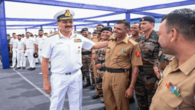 नौसेना प्रमुख समुद्री सुरक्षा और वास्तविक समय की जानकारी पर चर्चा करते हुए