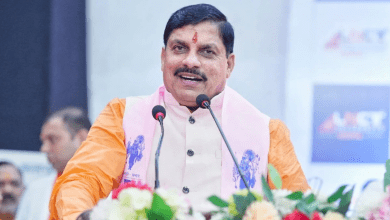 हॉट एयर बैलून में आग लगने के बाद सुरक्षित बाहर आते एमपी के मुख्यमंत्री मोहन यादव