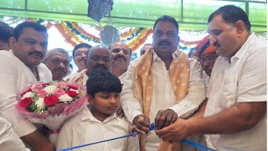 रूपसागर शॉपिंग मॉल उद्घाटन में अतिथियों का स्वागत