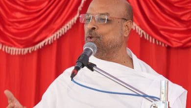 संत चंद्रप्रभजी प्रवचन में दान और पुण्य समझाते