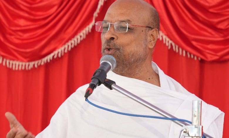 संत चंद्रप्रभजी प्रवचन में दान और पुण्य समझाते