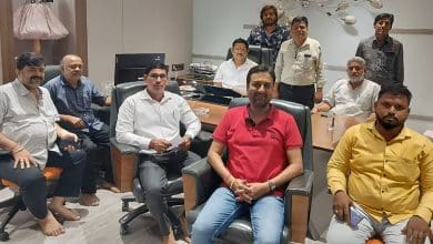 संस्कार-एक धारा की बैठक में सामाजिक कल्याण योजनाओं पर चर्चा करते पदाधिकारी