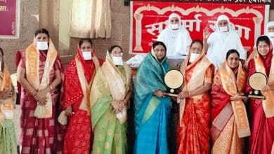 सत्संग में धर्म की प्रेरक गाथाएँ और शिक्षाएँ