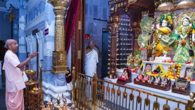 हरे कृष्णा स्वर्ण मंदिर में गोवर्धन पूजा और दीपोत्सव