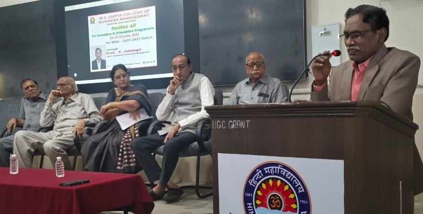 एम.सी. गुप्ता कॉलेज ऑफ बिजनेस मैनेजमेन्ट में आयोजित पाठ्यक्रम परिचय कार्यक्रम का दृश्य।