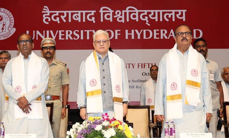 हैदराबाद विश्वविद्यालय 25वाँ दीक्षांत समारोह में भाग लेते राज्यपाल जिष्णु देव वर्मा, डॉ. कृष्णा एला व अन्य