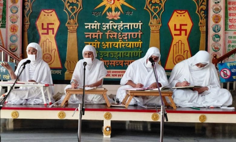 चातुर्मासिक धर्मसभा में साध्वी डॉ. प्रवचन