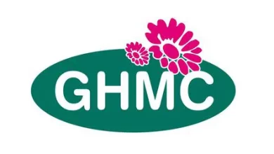 प्रजावाणी में जनता शिकायत दर्ज कराती हुई