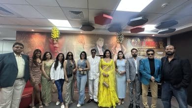 संवाददाता सम्मेलन के दौरान उपस्थित ग्रेडिएंट इंफोटेनमेंट लिमिटेड के अध्यक्ष एवं प्रबंध निदेशक डॉ. विमल राज माथुर व अन्य।