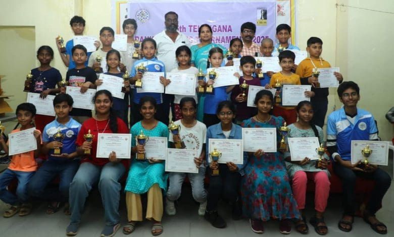 चरण तेजा और वाई रम्या तेलंगाना अंडर-15 शतरंज विजेता