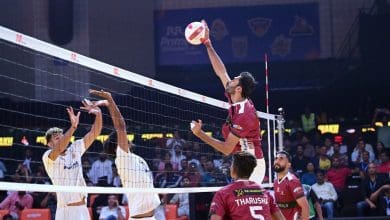 अहमदाबाद डिफ्रेंडर्स वॉलीबाल लीग में जीतते हुए