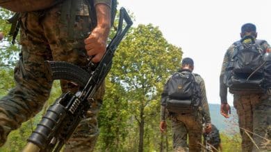 माओवादी नेता आशन्ना का पुलिस के सामने आत्मसमर्पणआत्मसमर्पण करता माओवादी नेता आशन्ना