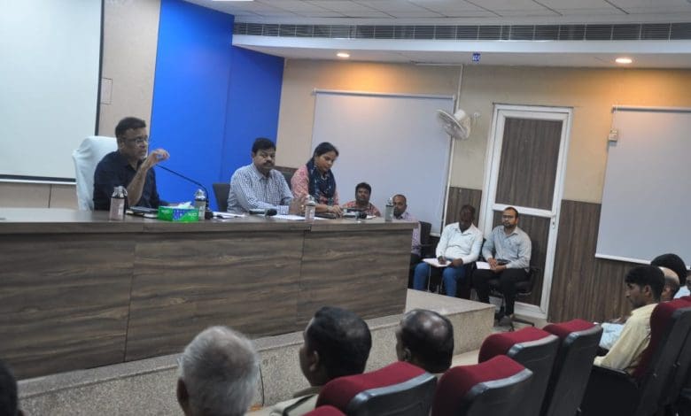 हैदराबाद कोर्ट ड्यूटी पुलिस समीक्षा बैठक में अधिकारी