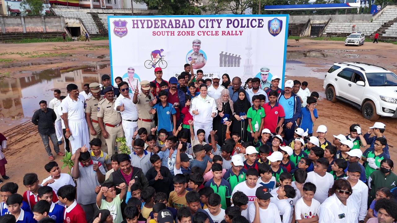 पुलिस संस्मरण सप्ताह पर चारमीनार से रैली की शुरुआत