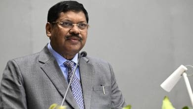 जूता फेंकना विरोध और अपमान की चरम अभिव्यक्ति