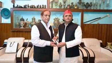 अखिलेश यादव आजम खान से मुलाकात, सपा रणनीति मजबूत