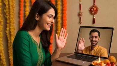 भाई दूज 2025 में बहन की टीका और भाई का प्यार