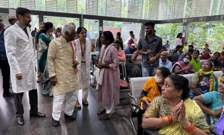 बंडारू दत्तात्रेय ईएसआईसी मेडिकल कॉलेज और अस्पताल का दौरा