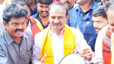 तेलंगाना बीसी आरक्षण आंदोलन में भाग लेते ईटेला राजेंदर