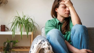 हाइपोकॉण्ड्रिया से पीड़ित महिला काल्पनिक बीमारियों के डर में उलझी