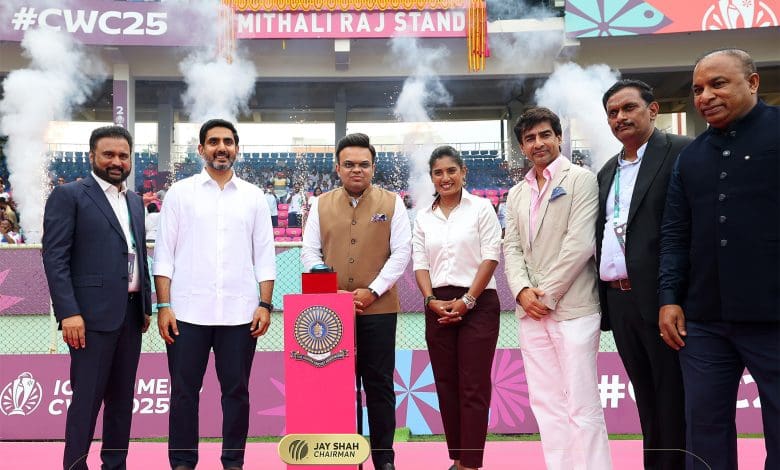 मिताली राज के सम्मान में स्टेडियम में दीर्घा उद्घाटन