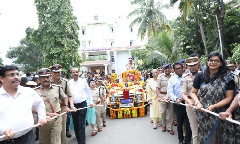 तेलंगाना पुलिस मुख्यालय में डॉ. जितेन्द्र के पुलिस महानिदेशक पद से सेवानिवृत्त होने पर आयोजित विदाई कार्यक्रम का दृश्य।
