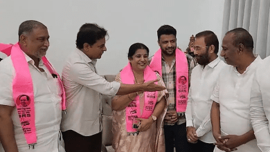 “अली मसकती और शकीला रेड्डी BRS सदस्य बनते समय केटी रामा राव के साथ”