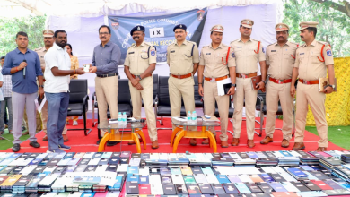 साइबराबाद पुलिस ने 45 दिनों में 1,061 चोरी और गुम मोबाइल फोन ट्रेस कर वास्तविक मालिकों को लौटाए।