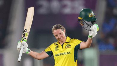 एलिसा हीली बांग्लादेश के खिलाफ शतक लगाते हुए