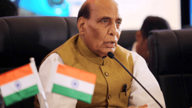 रक्षा मंत्री राजनाथ सिंह घरेलू रक्षा उत्पादन पर भाषण देते हुए