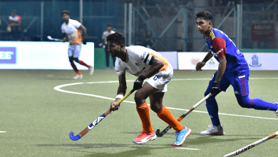 भारतीय जूनियर हॉकी टीम मैच के दौरान खिलाड़ी गोल करता हुआ