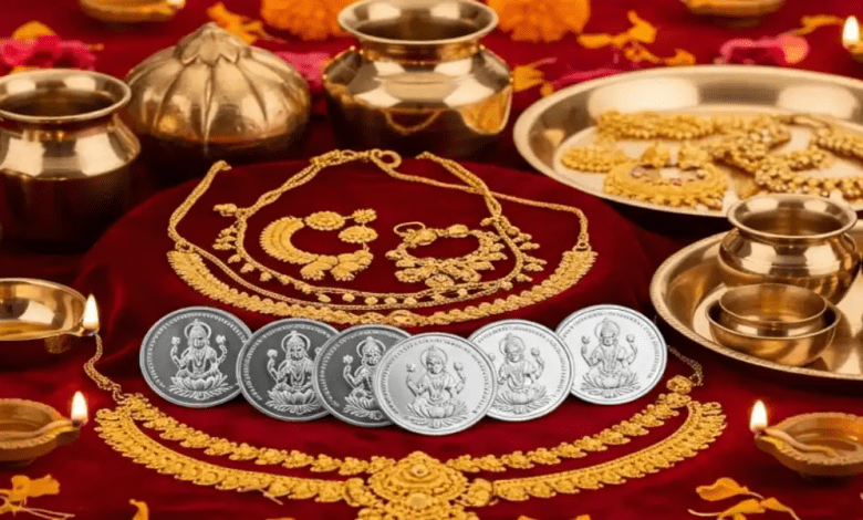 मोबाइल पर डिजिटल गोल्ड खरीदते हुए ग्राहक की तस्वीर