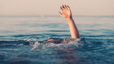 स्कूल के पास खुले गड्ढे में गिरने से 4 वर्षीय बालक की मौत