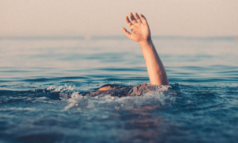 स्कूल के पास खुले गड्ढे में गिरने से 4 वर्षीय बालक की मौत