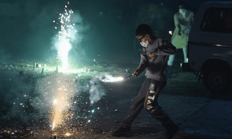 बीड में दीपावली पर पटाखे से बच्चे की आंख में गंभीर चोट