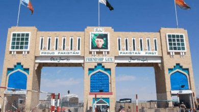 चमन बॉर्डर पर कंटेनर ट्रक सीमा पार करते हुए