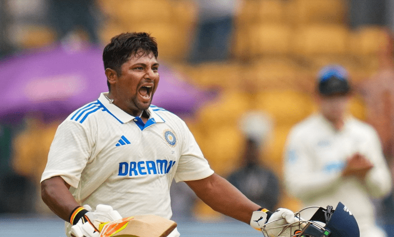 सरफराज खान चयन से बाहर होने के बाद निराश दिखाई देते हुए