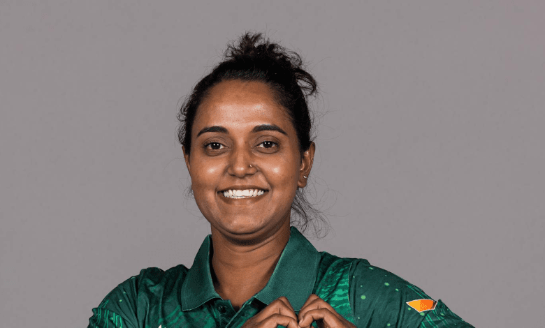 मारूफा अख्तर बॉलिंग करती हुई, महिला क्रिकेट विश्व कप 2025