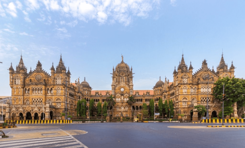 छत्रपति शिवाजी महाराज टर्मिनस और मराठा किलों का गौरव