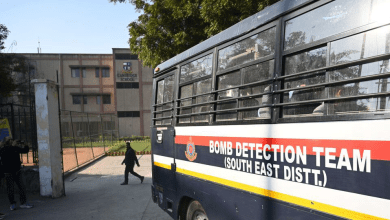 दिल्ली स्कूल बम धमकी, फर्जी ईमेल, जांच में कोई वस्तु नहीं मिली