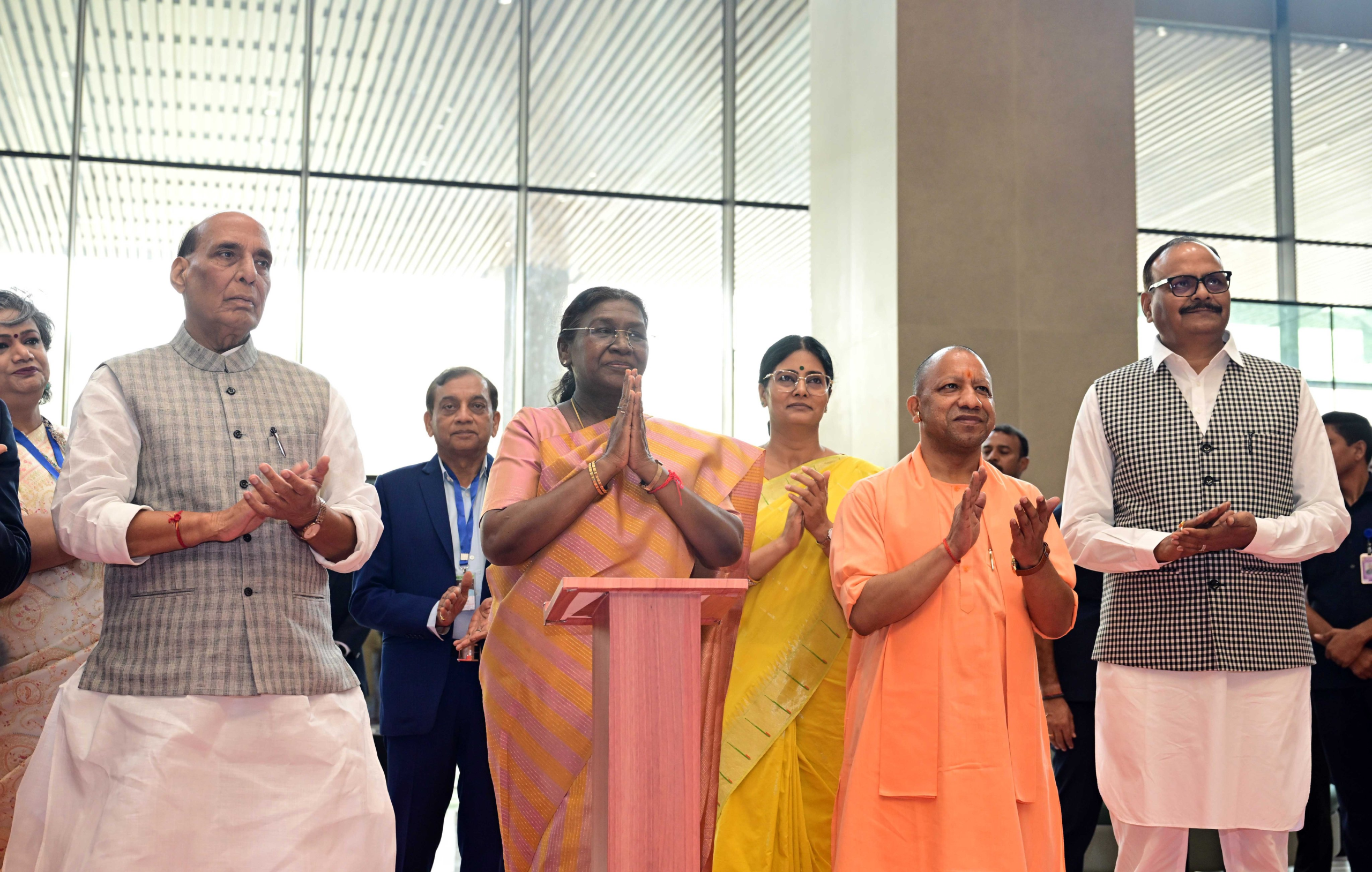राष्ट्रपति द्रौपदी मुर्मु यशोदा मेडिसिटी अस्पताल का उद्घाटन करती हुईं