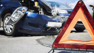 आगरा में कंटेनर और ट्रक की टक्कर का दृश्य