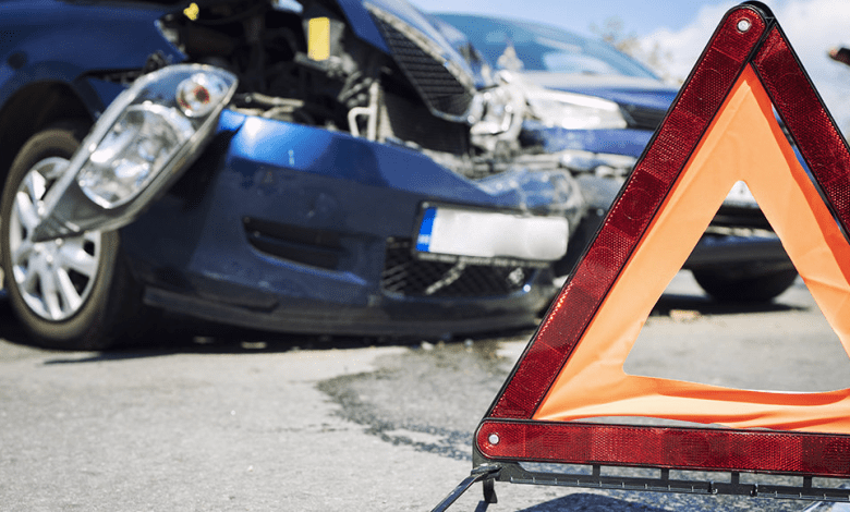 आगरा में कंटेनर और ट्रक की टक्कर का दृश्य