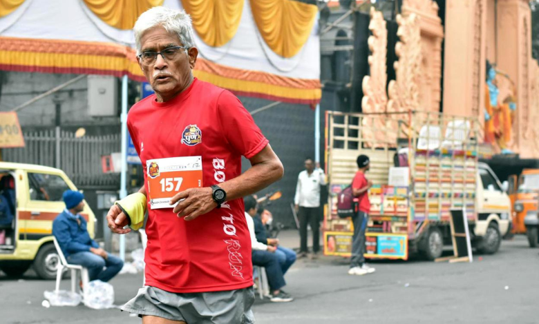 74 वर्षीय धावक नागभूषण राव ने बोस्टन मैराथन के लिए क्वालीफाई