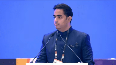 आकाश अंबानी डिजिटल इंडिया में अग्रणी बनने का बयान देते हुए