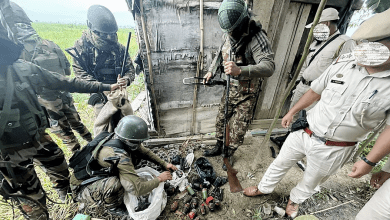 मणिपुर में सुरक्षा बलों द्वारा उग्रवादी की गिरफ्तारी और हथियार बरामदगी