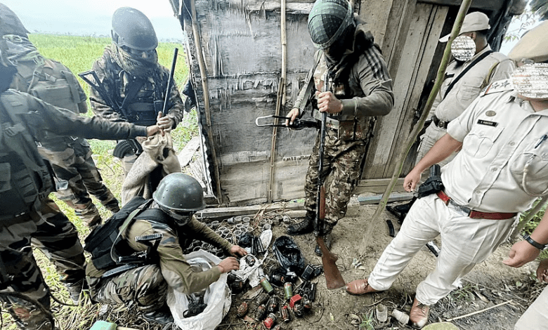 मणिपुर में सुरक्षा बलों द्वारा उग्रवादी की गिरफ्तारी और हथियार बरामदगी