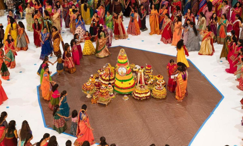 बठुकम्मा ने प्रवासी भारतीयों को जोड़ा एक सूत्र में