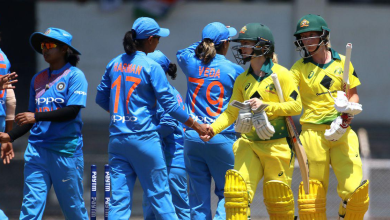 महिला विश्व कप में भारत और ऑस्ट्रेलिया के बीच मुकाबले की तैयारी करती भारतीय टीम।